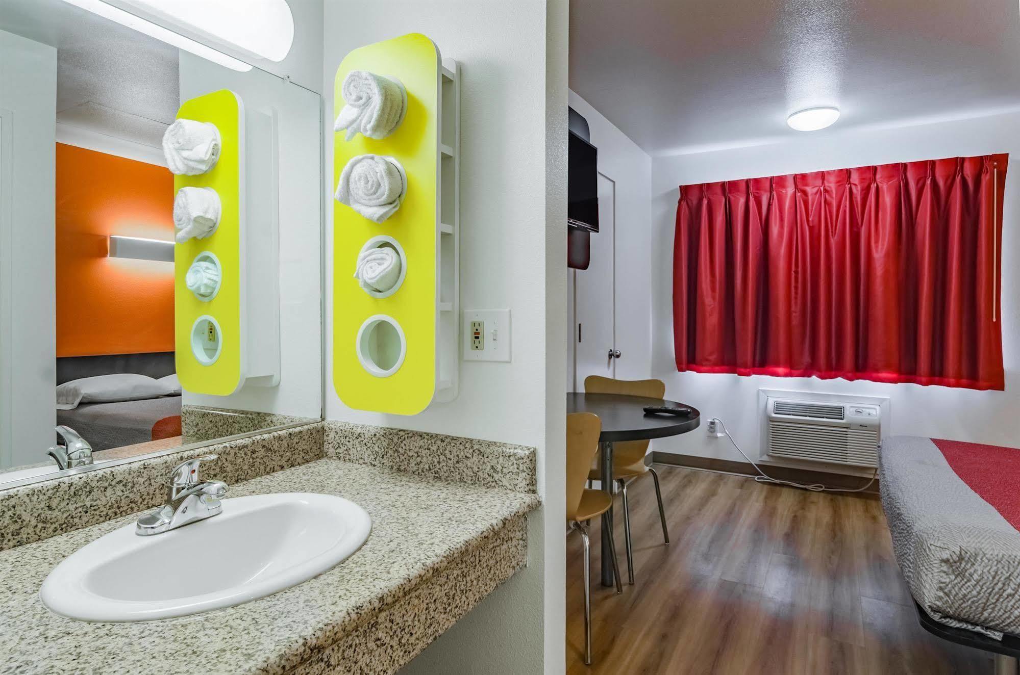 Motel 6-Portland, Or - Грешем Экстерьер фото