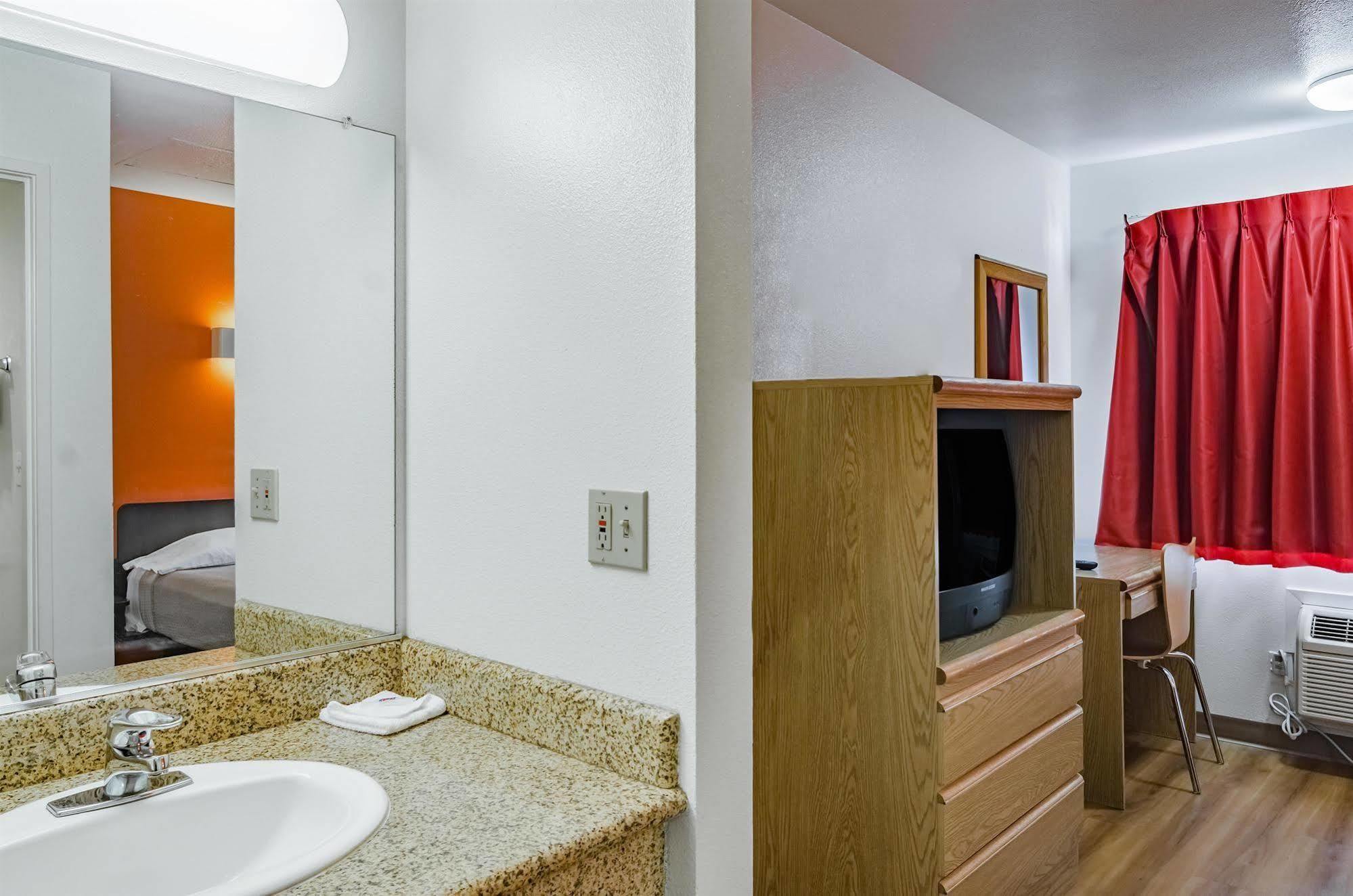 Motel 6-Portland, Or - Грешем Экстерьер фото