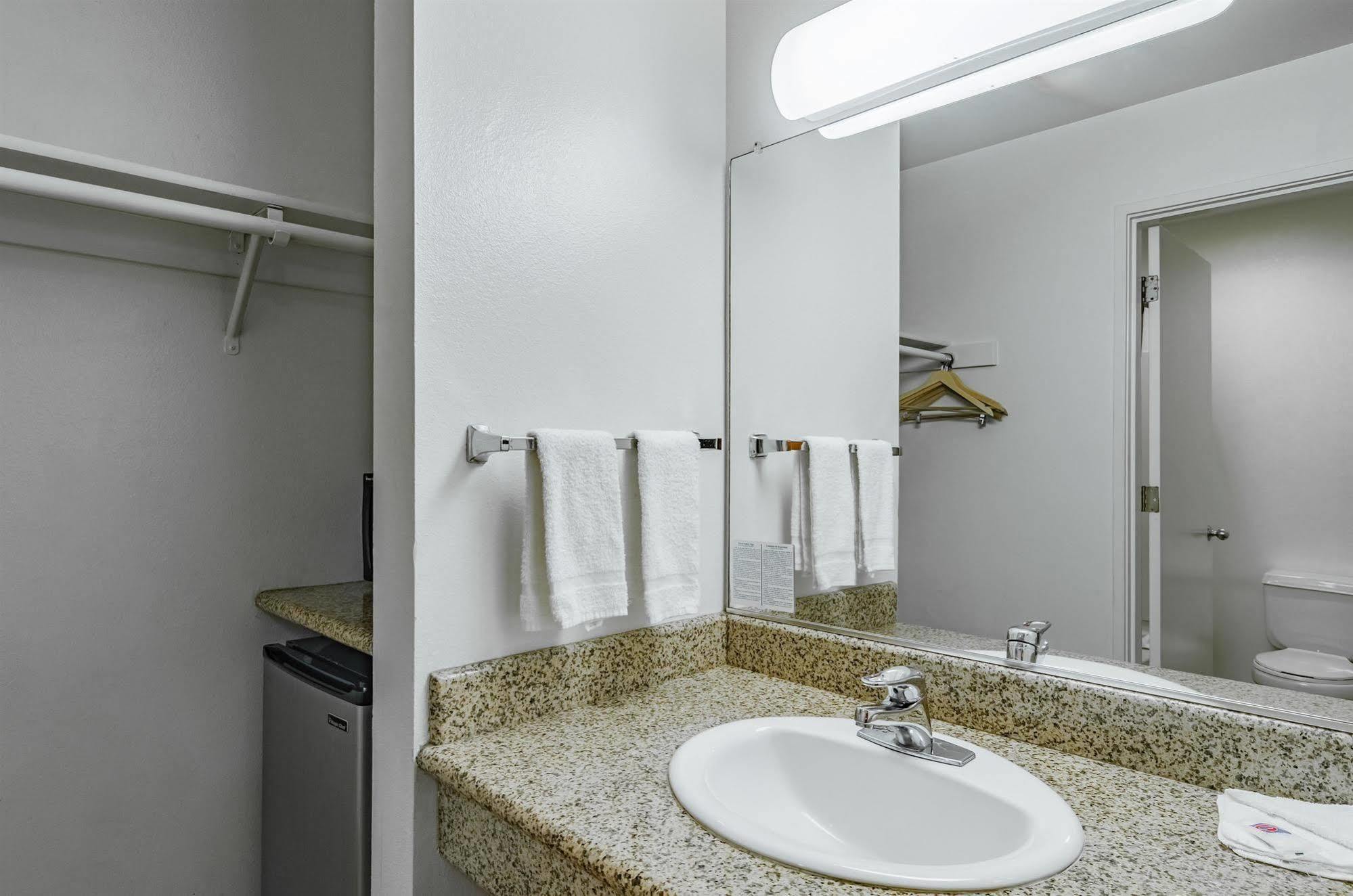 Motel 6-Portland, Or - Грешем Экстерьер фото