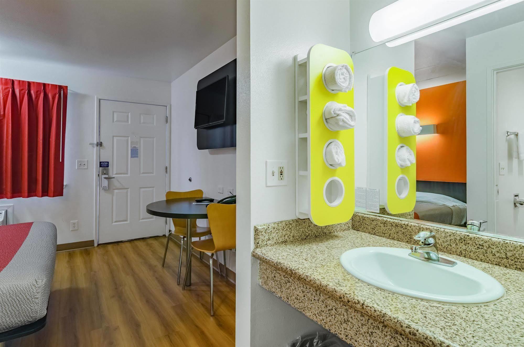 Motel 6-Portland, Or - Грешем Экстерьер фото